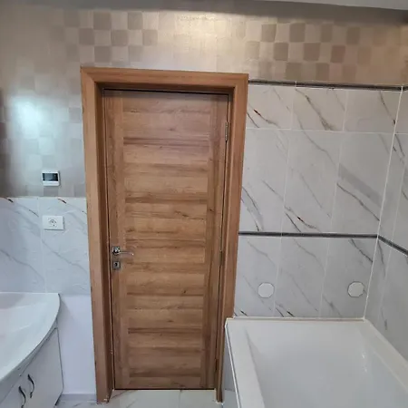 Апартаменты Jafar 5 - Modern 1Br With Balcony & Bathtub *