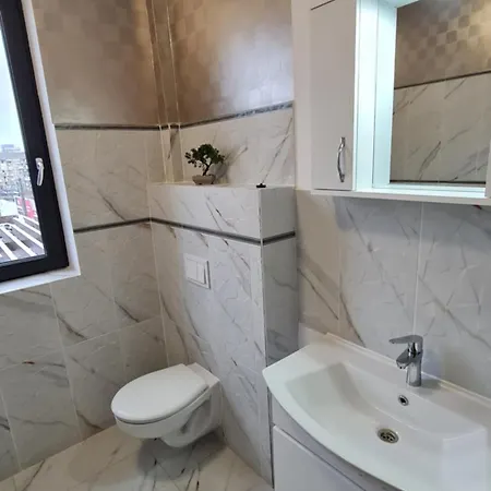 Апартаменты Jafar 5 - Modern 1Br With Balcony & Bathtub