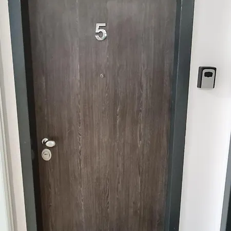 Jafar 5 - Modern 1Br With Balcony & Bathtub Апартаменты