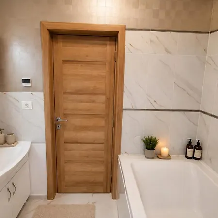 Jafar 5 - Modern 1br With Balcony & Bathtub *