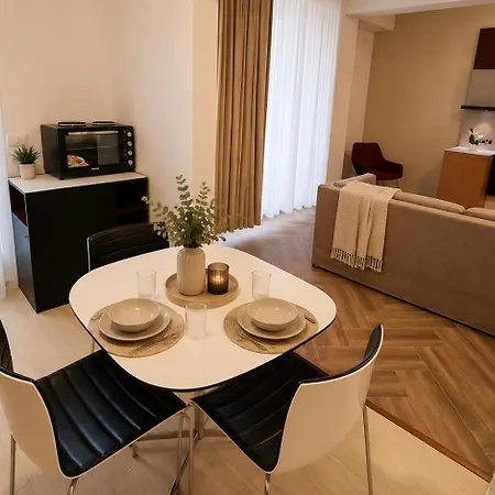 Jafar 5 - Modern 1br With Balcony & Bathtub