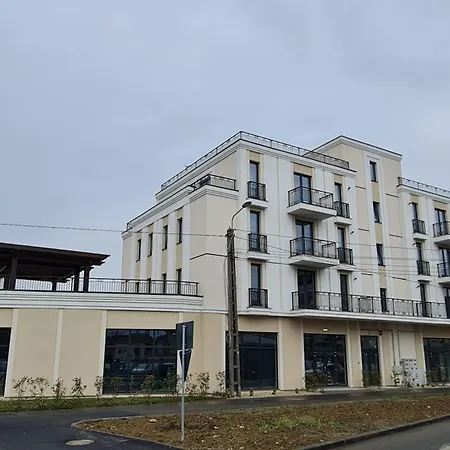 Jafar 5 - Modern 1br With Balcony & Bathtub Apartament
